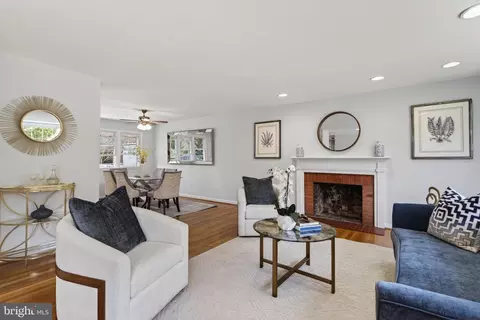 Living - 6535 Old Chesterbrook Rd, Mclean, VA 22101 photo 3 of 7