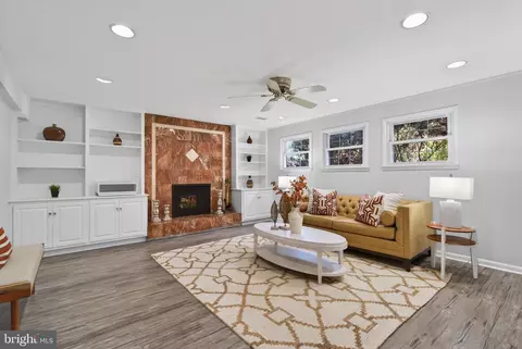 Living - 6535 Old Chesterbrook Rd, Mclean, VA 22101 photo 4 of 7