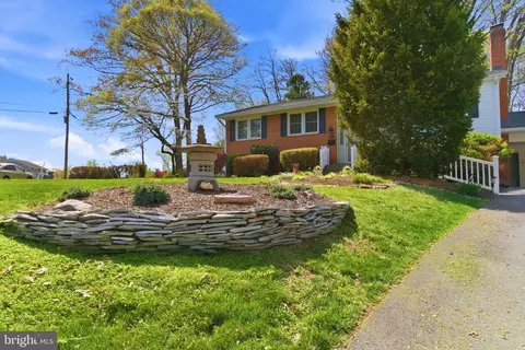 Exterior - 6535 Old Chesterbrook Rd, Mclean, VA 22101 photo 5 of 8