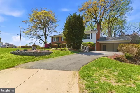 Exterior - 6535 Old Chesterbrook Rd, Mclean, VA 22101 photo 3 of 8