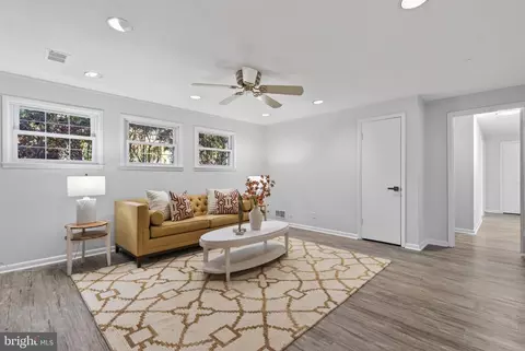 Living - 6535 Old Chesterbrook Rd, Mclean, VA 22101 photo 6 of 7