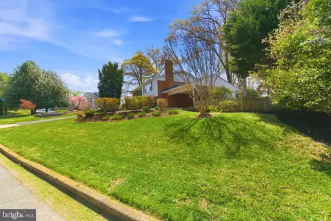 Exterior - 6535 Old Chesterbrook Rd, Mclean, VA 22101 photo 4 of 8