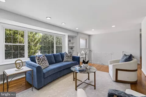 Living - 6535 Old Chesterbrook Rd, Mclean, VA 22101 photo 2 of 7