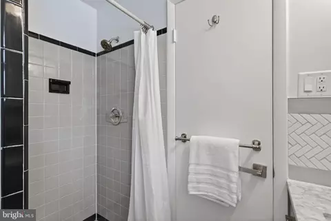 Bath - 6535 Old Chesterbrook Rd, Mclean, VA 22101 photo 5 of 5