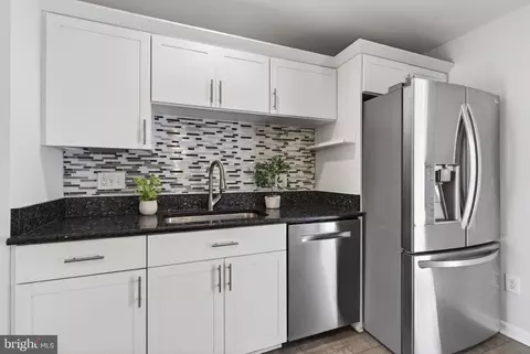 Kitchen - 6535 Old Chesterbrook Rd, Mclean, VA 22101 photo 4 of 5