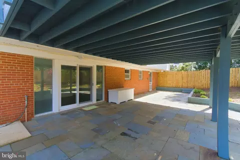 Exterior - 6535 Old Chesterbrook Rd, Mclean, VA 22101 photo 6 of 8