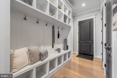 Entry Way - 7022 Hector Rd, Mclean, VA 22101 photo 3 of 18