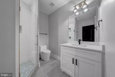 Bath - 7022 Hector Rd, Mclean, VA 22101 photo 10 of 10
