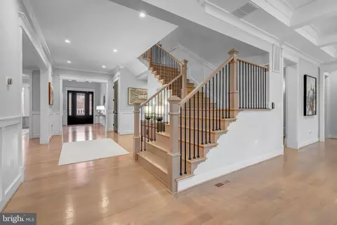 Entry Way - 7022 Hector Rd, Mclean, VA 22101 photo 4 of 18