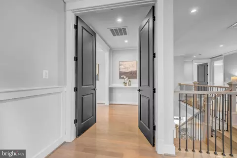 Entry Way - 7022 Hector Rd, Mclean, VA 22101 photo 10 of 18