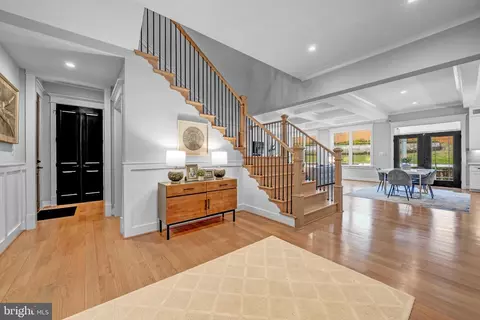 Entry Way - 7022 Hector Rd, Mclean, VA 22101 photo 16 of 18