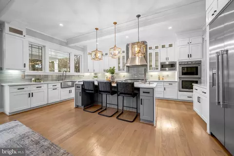 Kitchen - 7022 Hector Rd, Mclean, VA 22101 photo 6 of 10
