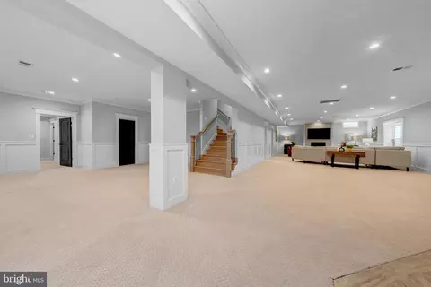 Entry Way - 7022 Hector Rd, Mclean, VA 22101 photo 12 of 18