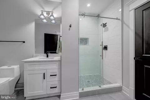 Bath - 7022 Hector Rd, Mclean, VA 22101 photo 9 of 10