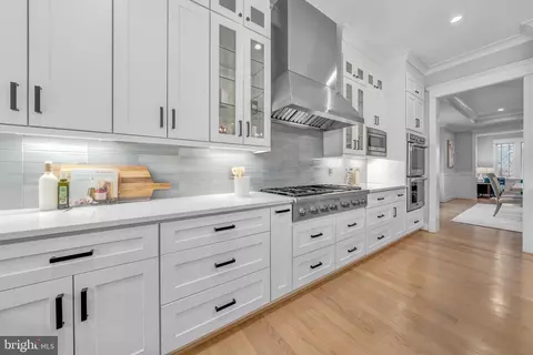 Kitchen - 7022 Hector Rd, Mclean, VA 22101 photo 9 of 10
