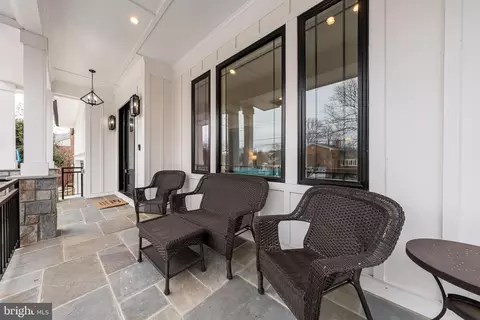 Exterior - 7022 Hector Rd, Mclean, VA 22101 photo 3 of 6