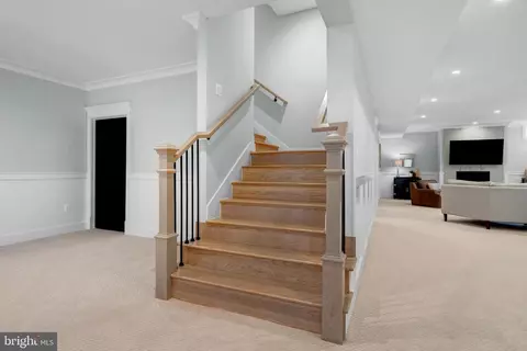 Entry Way - 7022 Hector Rd, Mclean, VA 22101 photo 11 of 18