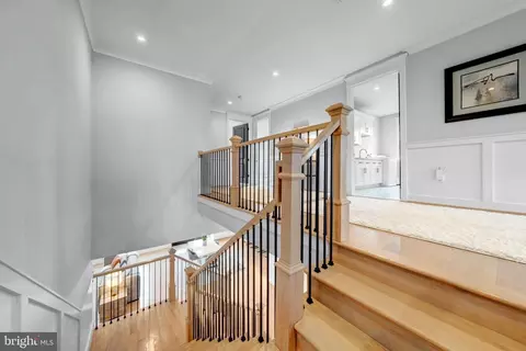 Entry Way - 7022 Hector Rd, Mclean, VA 22101 photo 5 of 18