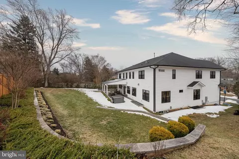 Exterior - 7022 Hector Rd, Mclean, VA 22101 photo 6 of 6