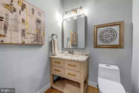Bath - 7022 Hector Rd, Mclean, VA 22101 photo 2 of 10