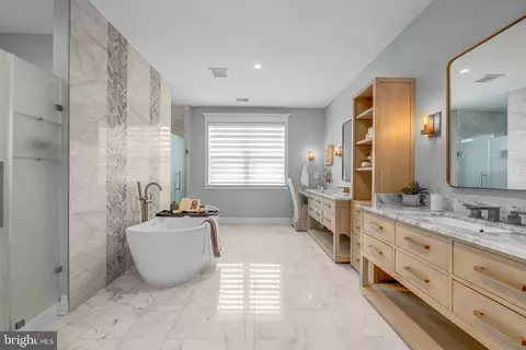 Bath - 7022 Hector Rd, Mclean, VA 22101 photo 3 of 10