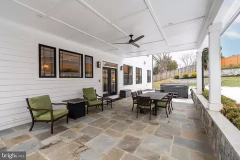 Exterior - 7022 Hector Rd, Mclean, VA 22101 photo 4 of 6