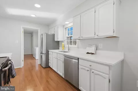8924 Peoria Ct, Springfield, VA 22153 photo 2
