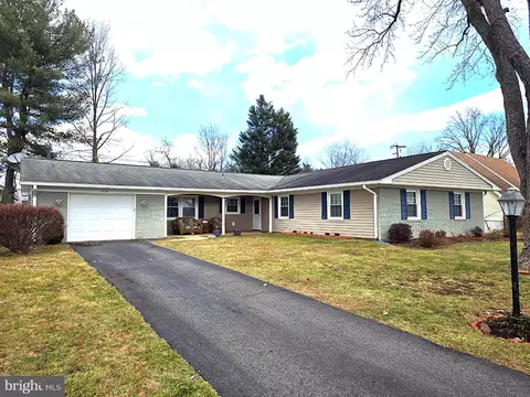 13128 Moss Ranch Ln, Fairfax, VA 22033