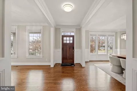 Entry Way - 6712 Dean Dr, Mclean, VA 22101 photo 2 of 10