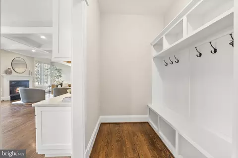 Entry Way - 6712 Dean Dr, Mclean, VA 22101 photo 5 of 10