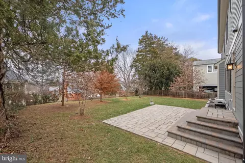 Exterior - 6712 Dean Dr, Mclean, VA 22101 photo 4 of 8