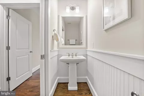 Entry Way - 6712 Dean Dr, Mclean, VA 22101 photo 7 of 10