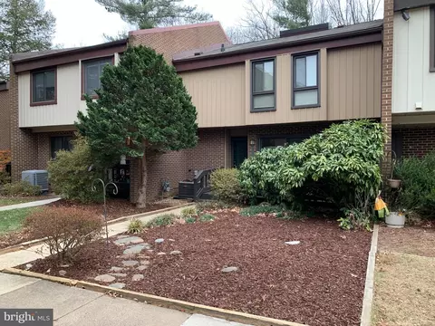 11854 S Lakes Ct, Reston, VA 20191