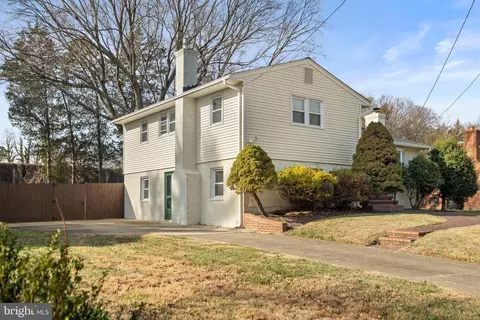 Exterior - 1726 Baldwin Dr, Mclean, VA 22101 photo 7 of 8