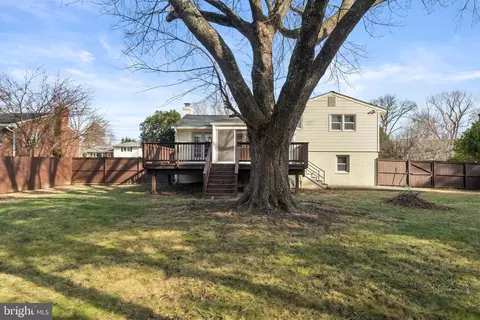 Exterior - 1726 Baldwin Dr, Mclean, VA 22101 photo 4 of 8