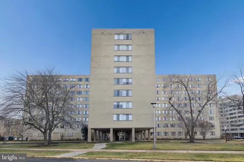 6621 Wakefield Dr #713, Alexandria, VA 22307