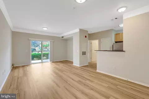 Living - 1580 Spring Gate Dr #4111, Mclean, VA 22102 photo 1 of 5