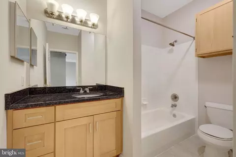 Bath - 1580 Spring Gate Dr #4111, Mclean, VA 22102 photo 2 of 2