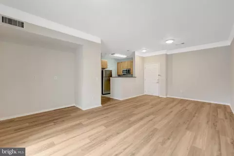 Living - 1580 Spring Gate Dr #4111, Mclean, VA 22102 photo 5 of 5