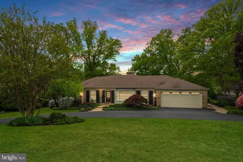 3227 Valley Ln, Falls Church, VA 22044