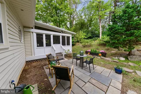 Exterior - 8703 Etta Dr, Springfield, VA 22152 photo 6 of 7