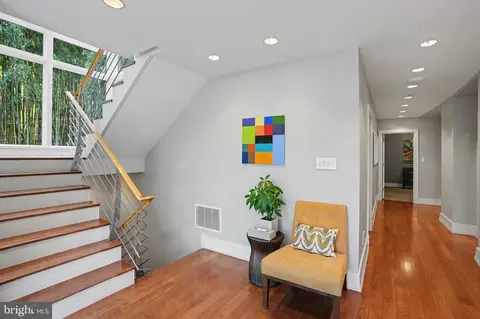 Entry Way - 1100 Crest Ln, Mclean, VA 22101 photo 18 of 25