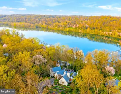 1100 Crest Ln, Mclean, VA 22101