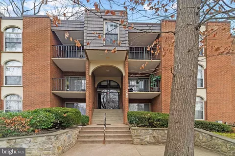 3362 Woodburn Rd #13, Annandale, VA 22003
