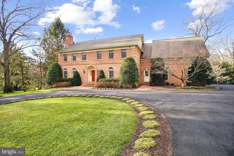 8405 Honeywood Ct, Mclean, VA 22102