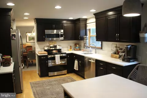 12507 Thunder Chase Dr, Reston, VA 20191 photo 2
