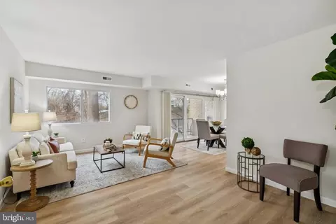 8006 Chanute Pl #8, Falls Church, VA 22042