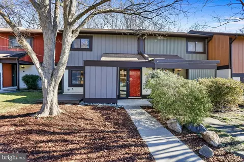 2257 Wheelwright Ct, Reston, VA 20191
