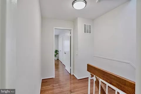 Entry Way - 2257 Wheelwright Ct, Reston, VA 20191 photo 3 of 4