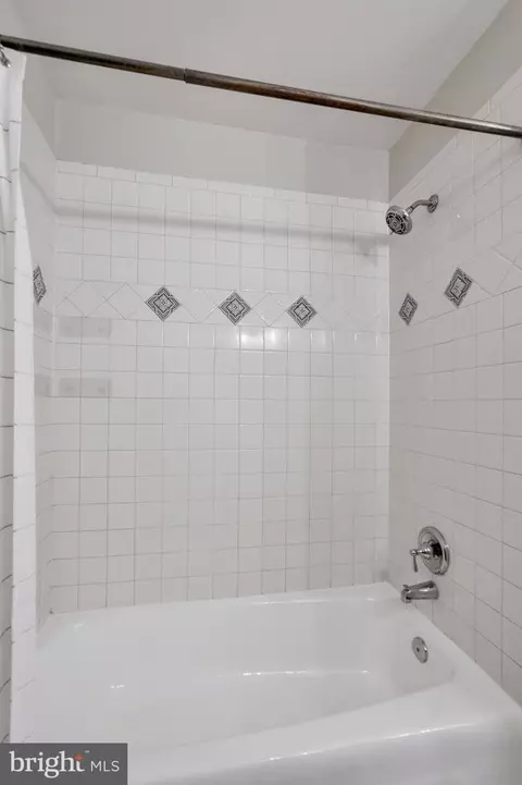 Bath - 2257 Wheelwright Ct, Reston, VA 20191 photo 4 of 8